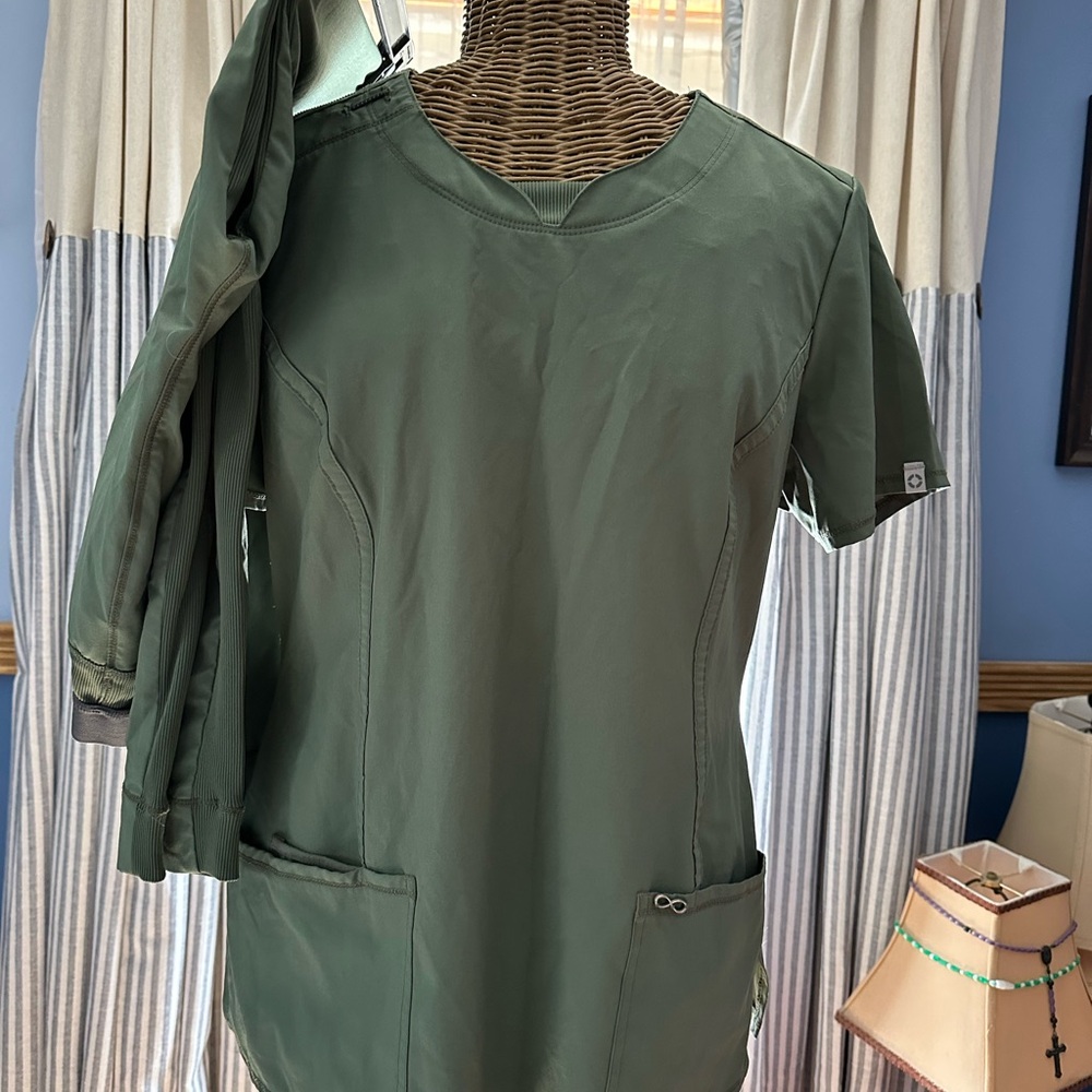 Infinity Cherokee Green Women's Top and pants to match